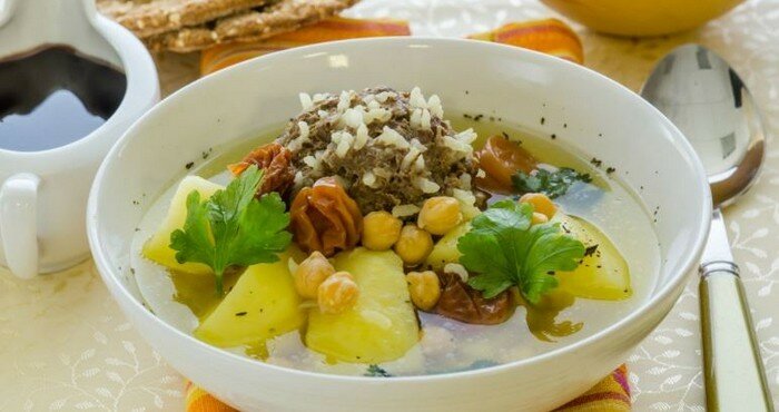 азербайджанский суп с айвой и мясом