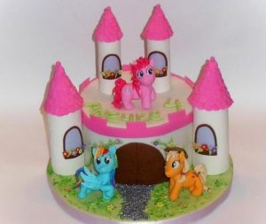 Собранный торт Замок с башнями