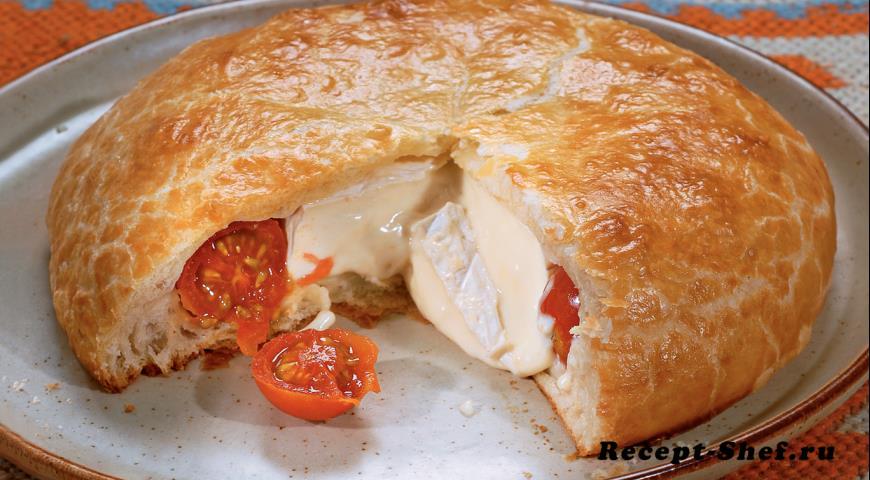 Пирог с томатами и сыром бри