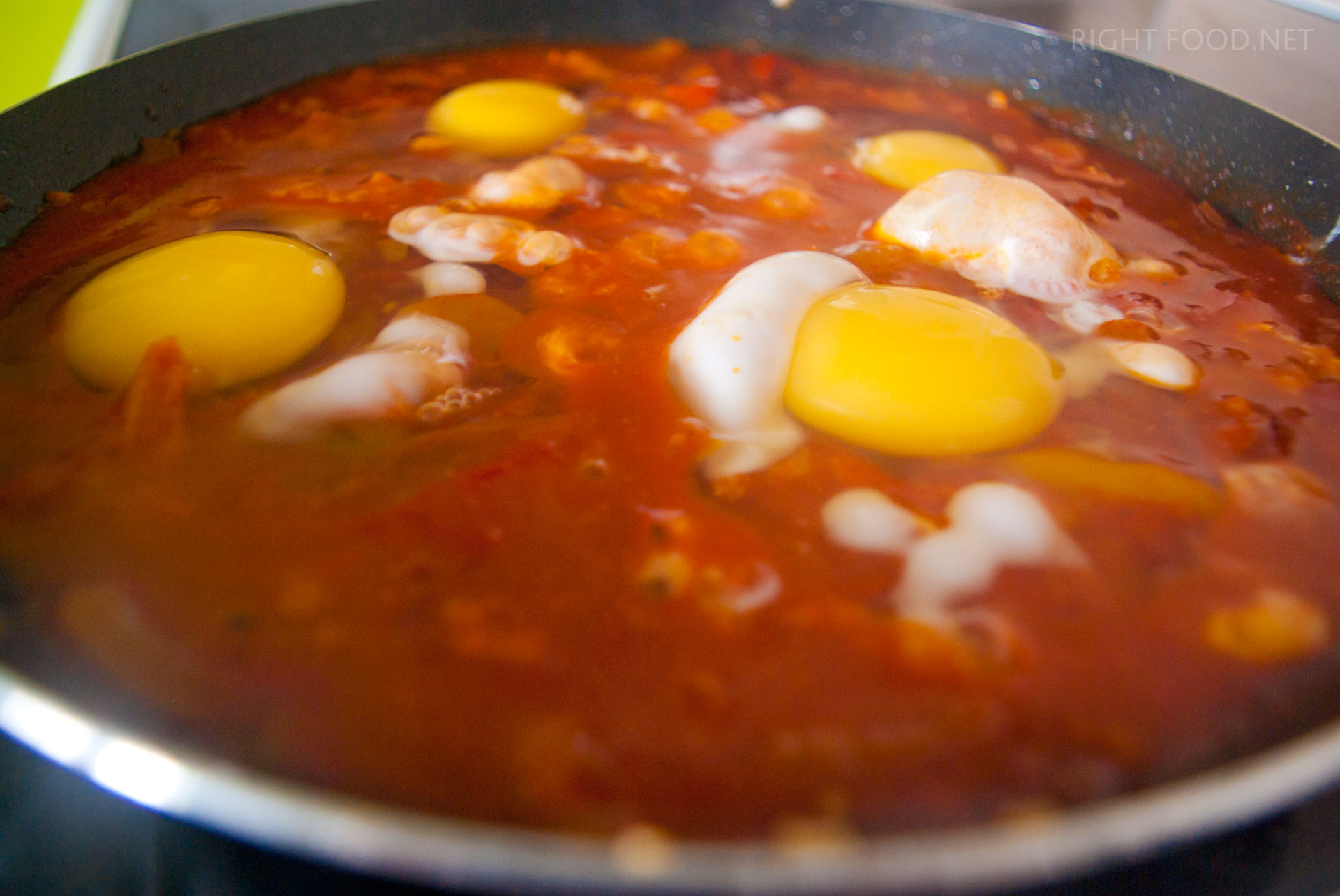 Шакшука - еврейская яичница с помидорами. Пошаговый рецепт с фото. Кулинарный блог Вики Лепинг