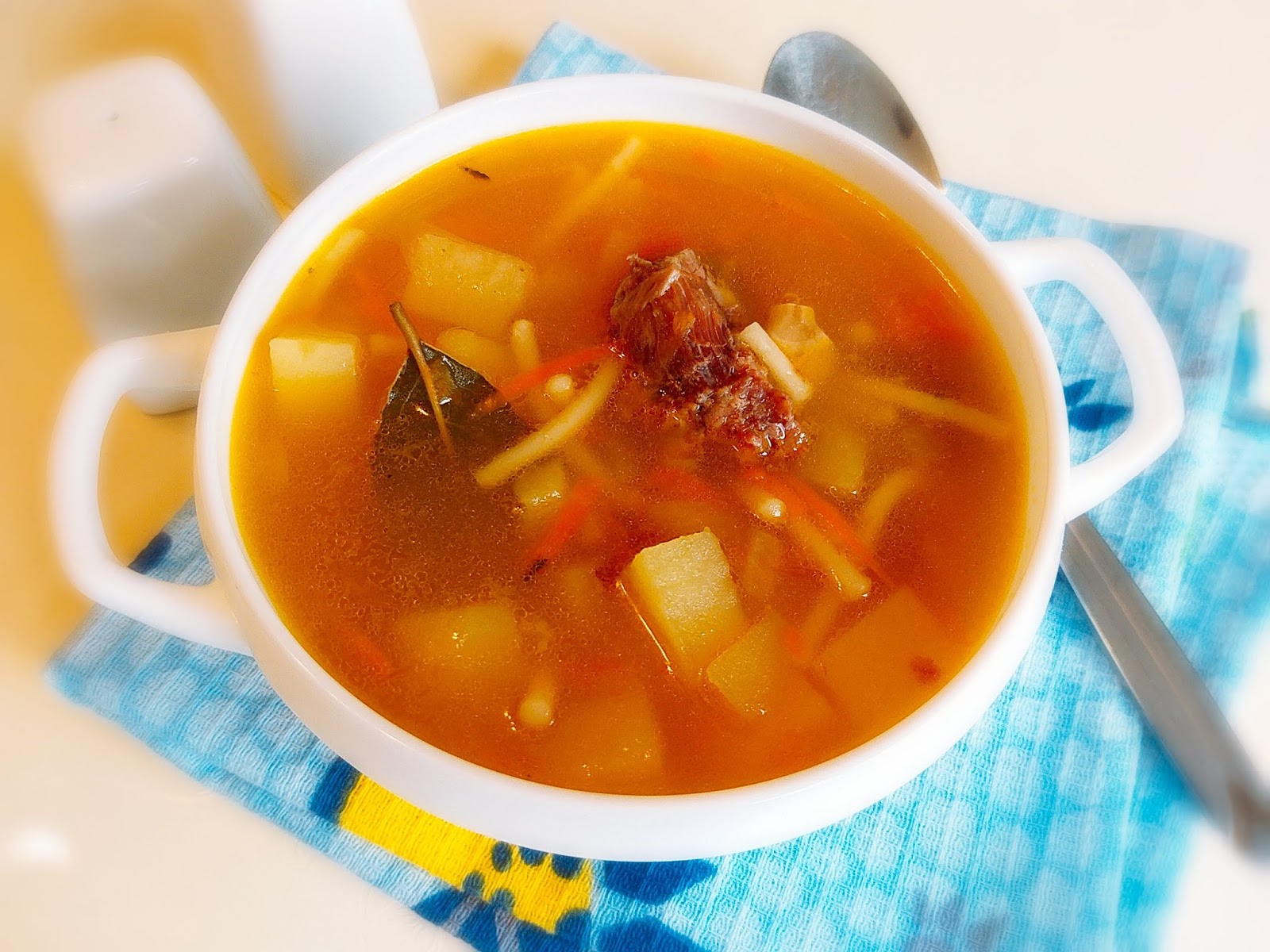 Суп с курицей и морковью. Суп Нугыли. Удмуртский суп Нугыли. Суп картофельный с лапшой. Томатный суп с лапшой.