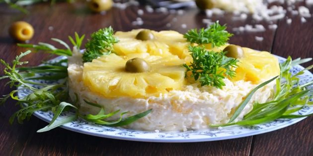 Рецепты: Салат с ананасом, сыром и чесноком
