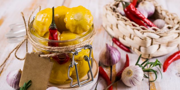 Маринованные патиссоны с листьями хрена и вишни Маринованные патиссоны с листьями хрена и вишни