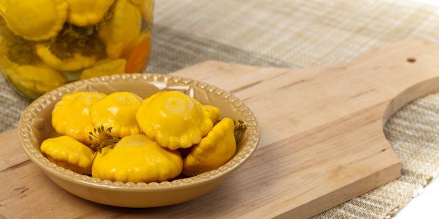 Маринованные патиссоны с болгарским и острым перцами Маринованные патиссоны с болгарским и острым перцами