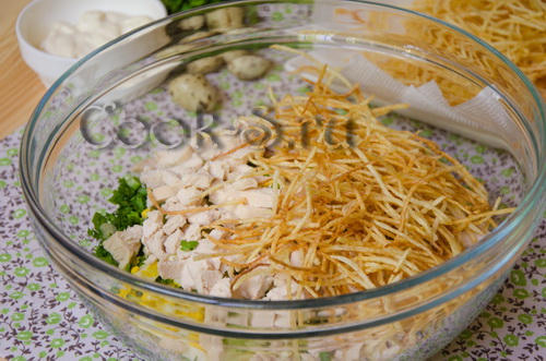 салат перепелиное гнездо с жареной картошкой