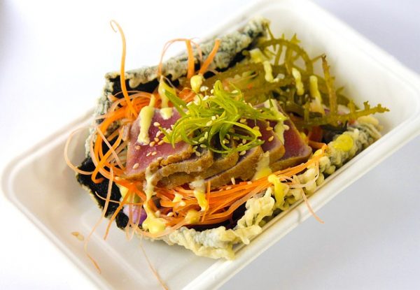 Простые и вкусные диетические рецепты салата с тунцом для худеющих