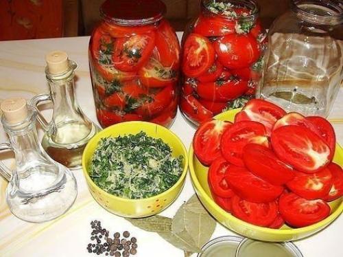 Хрен на зиму с уксусом. Хрен с помидорами на зиму: рецепты классических заправок и консервация цельных плодов