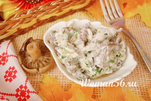Как приготовить рыжики в сметане. Жареные рыжики со сметаной