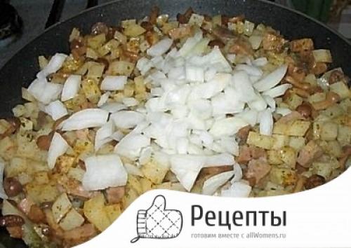 Картошка жареная с грибами и беконом. Жареная картошка с опятами и беконом 05