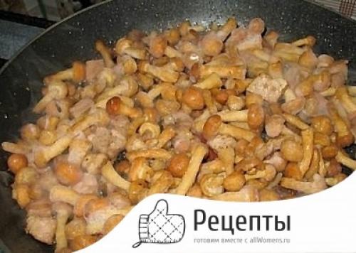 Картошка жареная с грибами и беконом. Жареная картошка с опятами и беконом 02