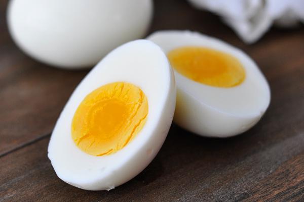 как быстро почистить яйцо