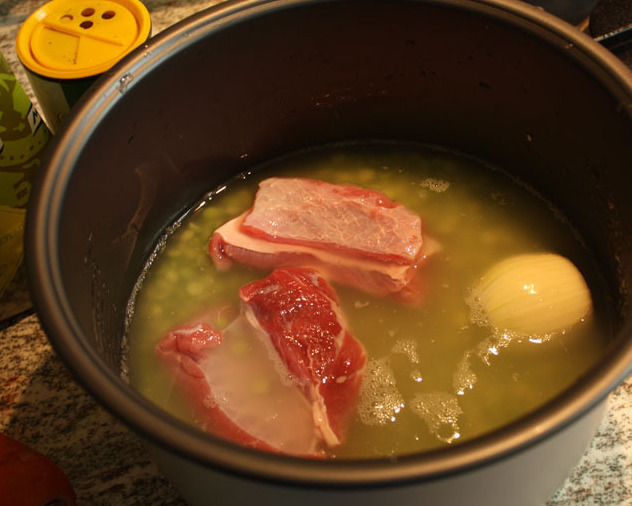 суп в мультиварке из свинины
