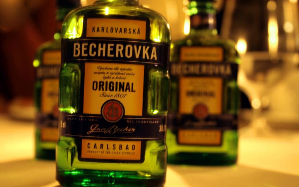 Крепкий и вкусный алкоголь Бехеровка