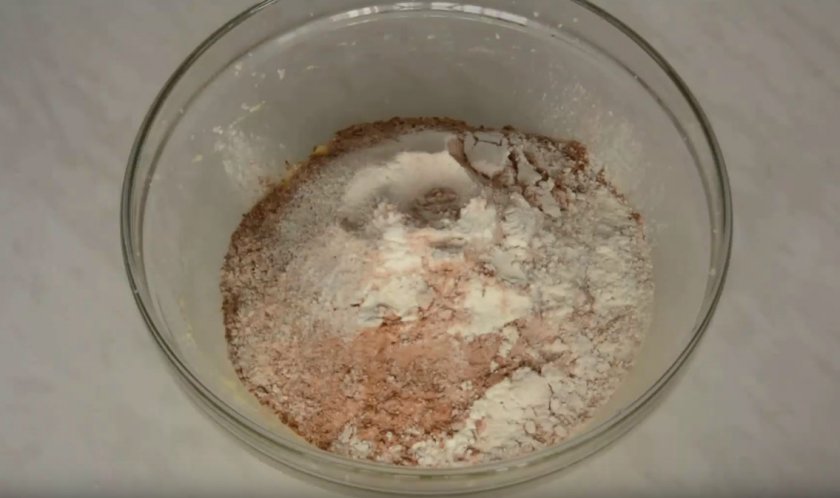Шоколадное печенье с грецкими орехами