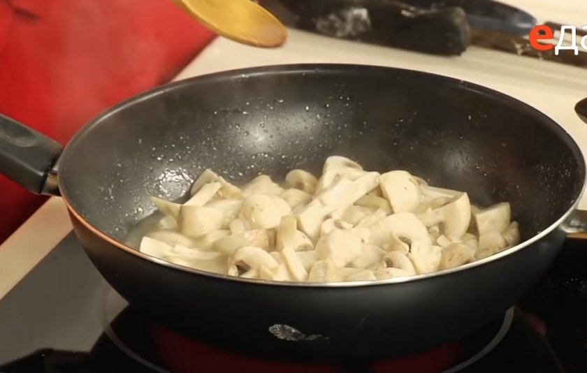 Куриное фрикасе с грибами