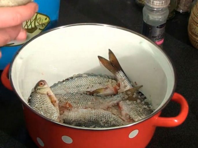Как подготовить рыбу к посолу