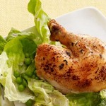 Запечённая курица с латуком и горошком в горячей заправке