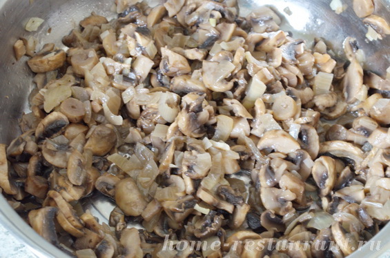 Овощное рагу с кабачками и грибами