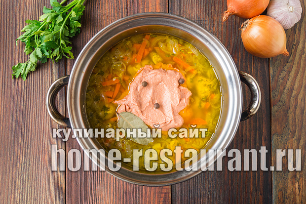 Гуляш из курицы с подливкой 