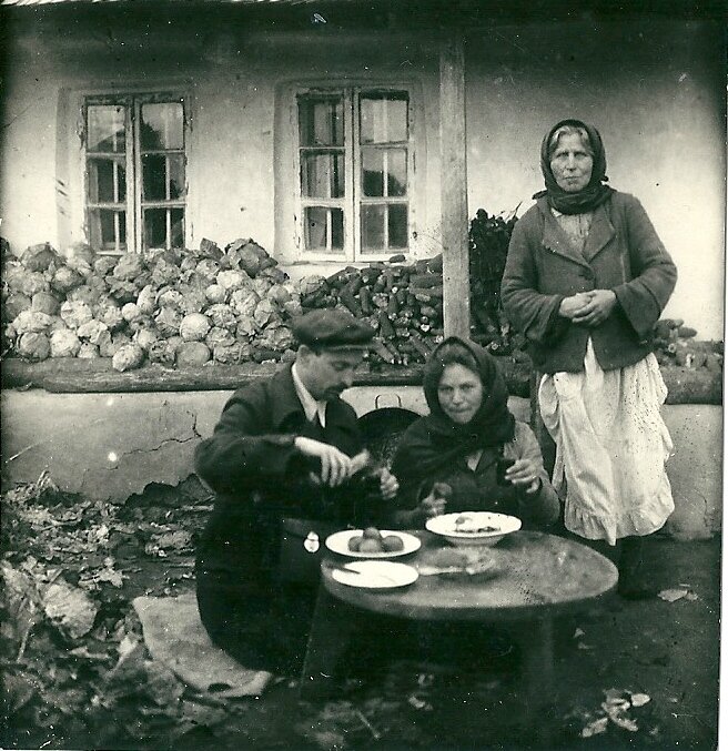 В молдавской деревне. 1940 г.