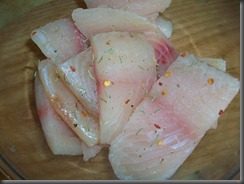 Тушеная рыба под соусом из сметаны: фото к шагу 2.
