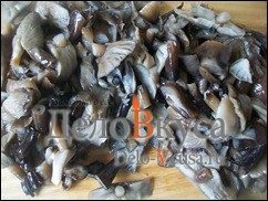 Жареные грибы со сметаной (грибная начинка для налистников, пирожков и вареников): фото к шагу 2.