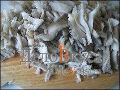 Жареные грибы со сметаной (грибная начинка для налистников, пирожков и вареников): фото к шагу 4.