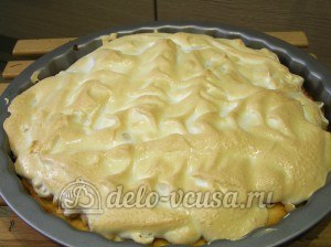 Яблочный пирог с безе: Выпекаем до готовности