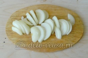 Свиные ребрышки в пакете для запекания: Рубим лук