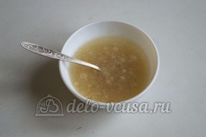 Чизкейк без выпечки с маскарпоне: Залить желатин водой