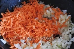 Гречневый суп с курицей: Добавить морковку