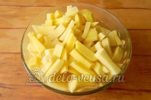 Жареная картошка с шампиньонами: Картошку очистить и порезать