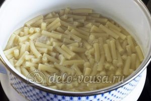 Макароны с овощами и грибами: Отвариваем макароны