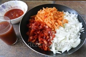 Суп харчо из говядины: Выкладываем на сковороду овощи