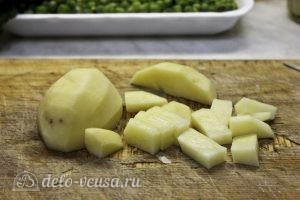 Суп-пюре из зеленого горошка: Порезать картошку кубиками
