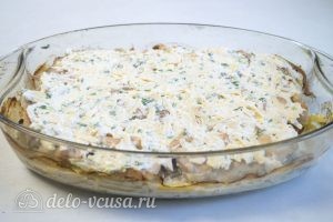 Картофельная запеканка с курицей и грибами: Добавить на запеканку сырную смесь