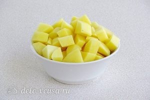 Суп из свежих лисичек: Картошку порезать кубиками