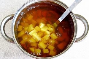 Суп из свежих лисичек: Добавить картошку
