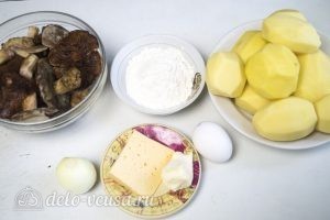 Картофельные зразы с грибами и сыром: Ингредиенты