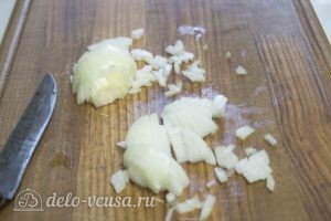 Картофельные зразы с грибами и сыром: Обжарить лук