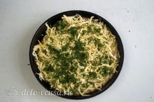 Гратен из картофеля: Посыпаем сыром и зеленью
