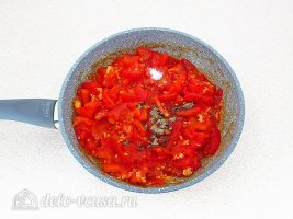 Пицца Неаполь: Обжарить помидоры на сковороде