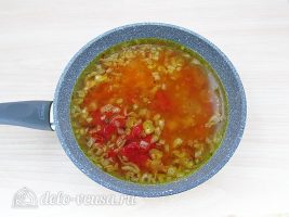 Классический рецепт бефстроганов: Добавить томатную пасту и воду