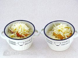 Классический французский луковый суп: Посыпать сыром