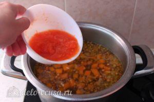 Суп-пюре из тыквы с чечевицей: Добавить помидор в суп