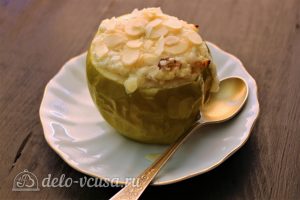 Запеченные яблоки с творогом в духовке готовы