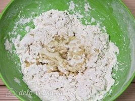 Домашние хинкали с мясом и зеленью: Добавить масло