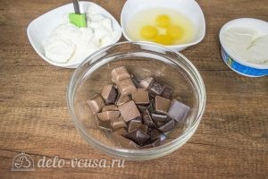 Шоколадный чизкейк с выпечкой: Растопить шоколад