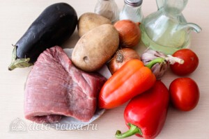 Тушеная говядина с картошкой и овощами: Ингредиенты
