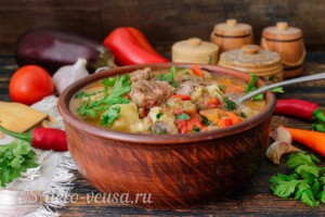 Тушеная говядина с картошкой и овощами: фото к шагу 9.